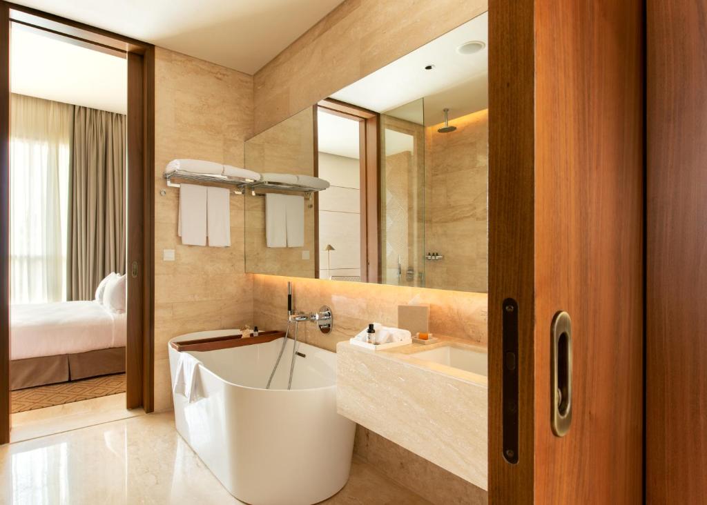 Shirvan Hotel