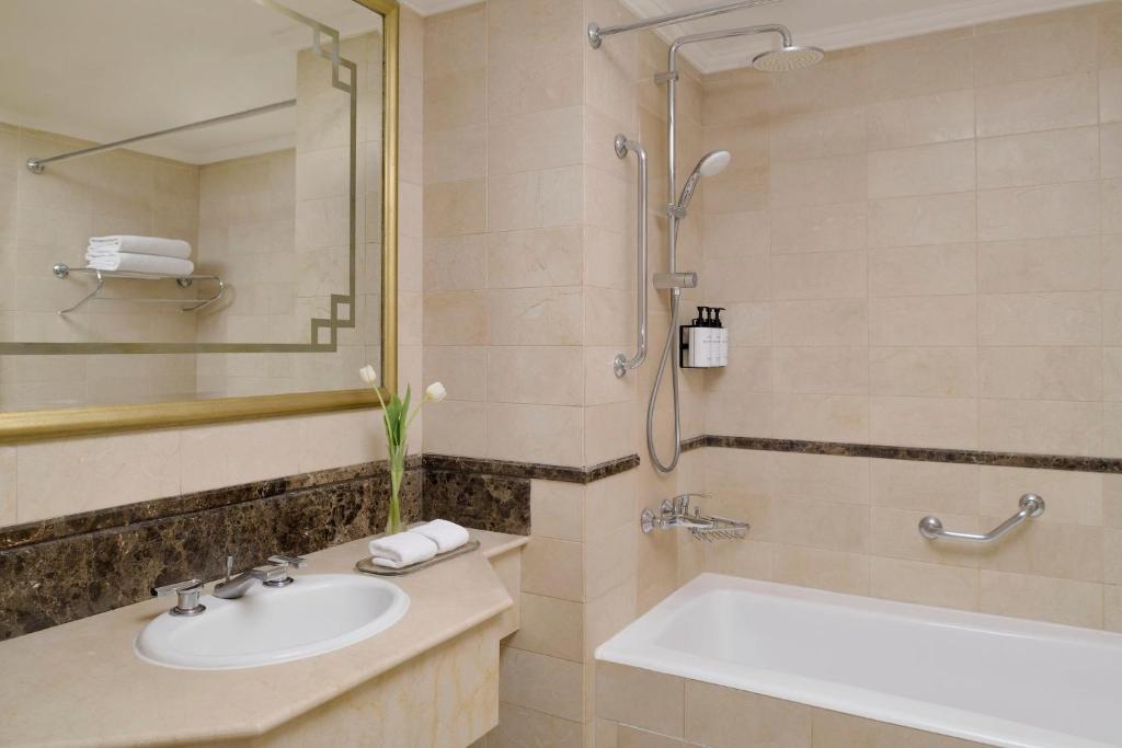 Dar Al Iman InterContinental Hotel