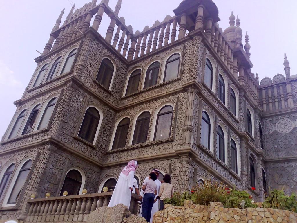 Al-Maqr palaces