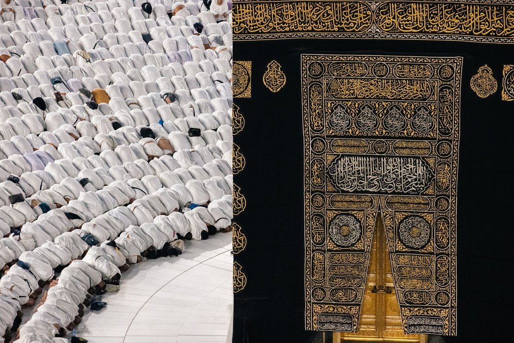 Performing the Umrah rites