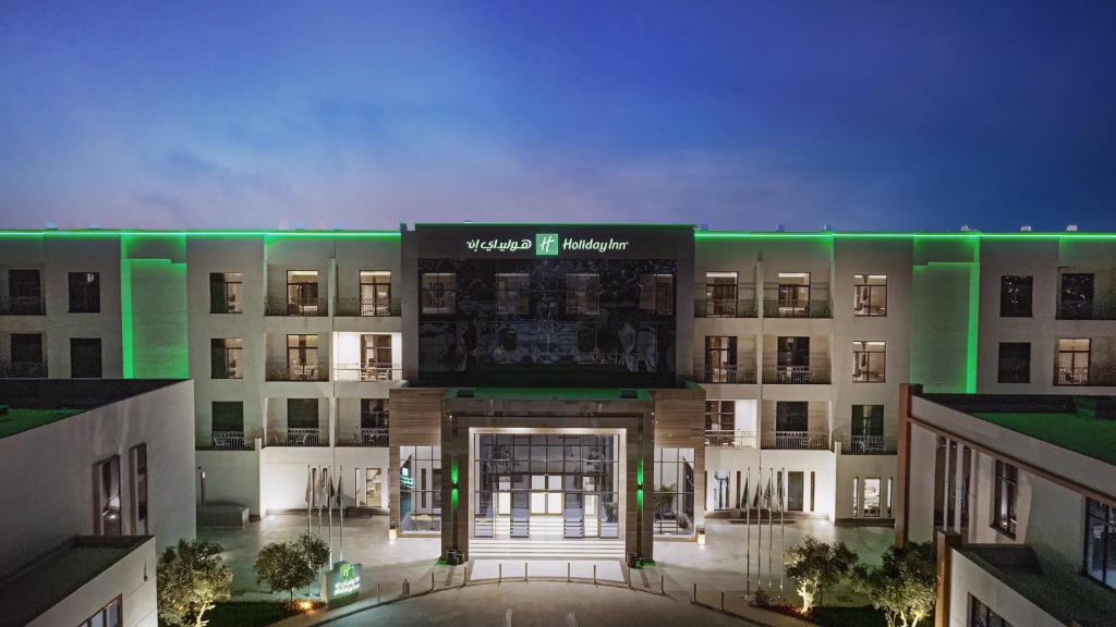 Holiday Inn The Business District Hotel