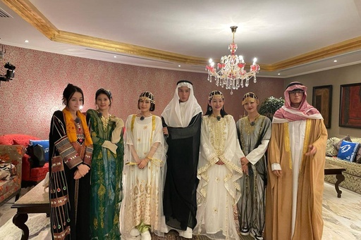 [D0404140] Enjoy an Authentic Cooking Experience and Wear Traditional Clothing