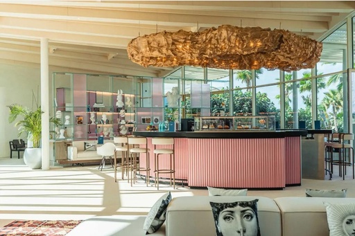 Deluxe Cafe